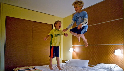 Kinder spielen